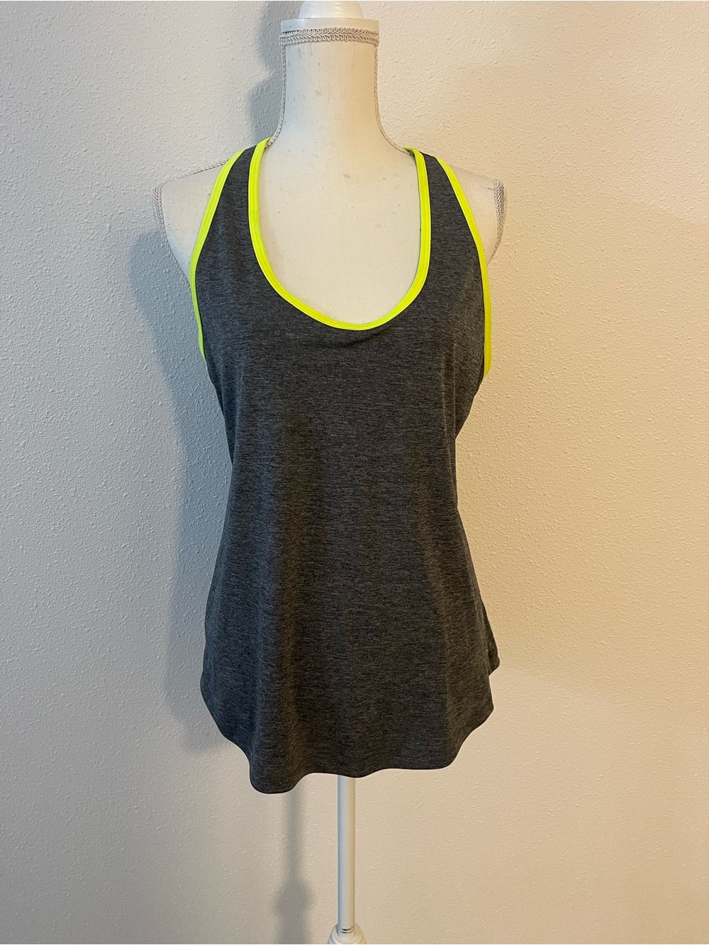 Old
Navy active large Women’s Charcoal Grey Tank Top with Neon Yellow Trim